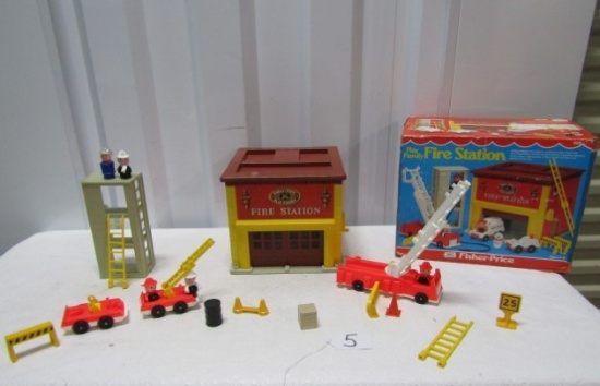 Vtg Fisher Price Little People Play Family Fire Station #928 W/ Accessories Shown
