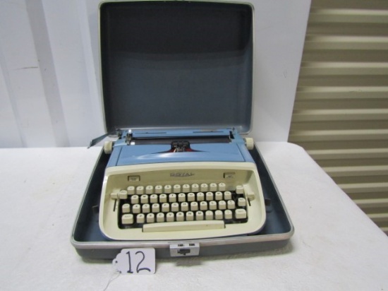Vtg Royal Aristocrat Portable Manual Typewriter