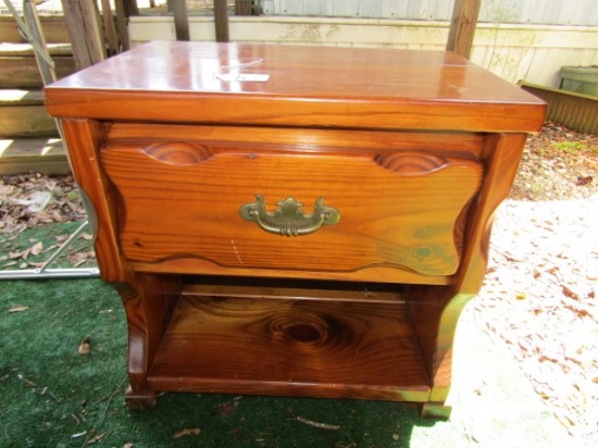 Vtg Solid Knotty Pine End Table W/ Drawer And Under Storage (Local Pick Up Only)