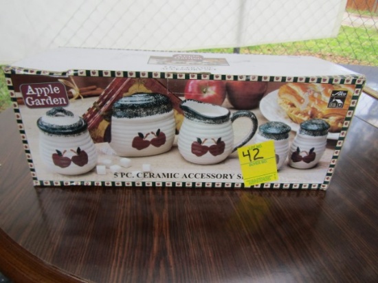 N I B Apple Garden 5 Piece Ceramic Accessory Set