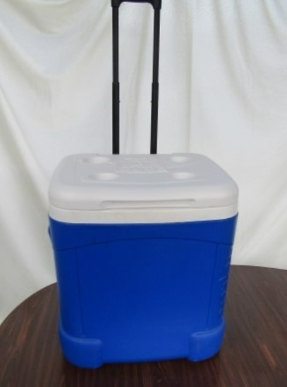 Igloo Ice Cube Rolling Cooler W/ Telescopic Handle   (LOCAL PICK UP ONLY)