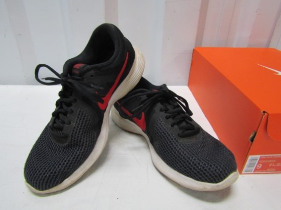 Gently Used Nike Flex Control T R 4 Sneakers W/ Original Box