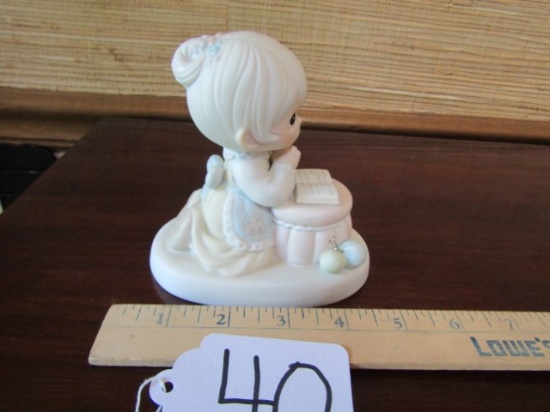 1986 Porcelain Precious Moments Figurine: Grandma's Prayer
