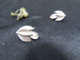 Wrong # In Picture 2 Great Name Brand Sets Of Vtg Earrings: Lisner And Trifari
