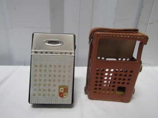 Vtg Magnavox Model A M - 80 Transistor Radio W/ Leather Case