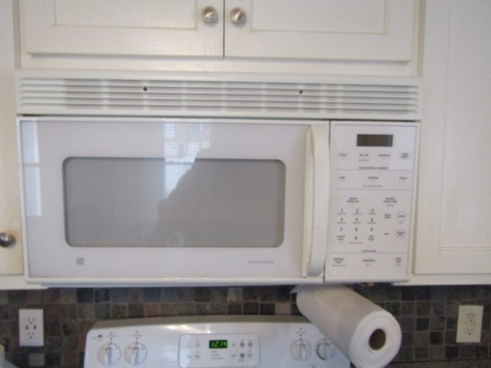 General Electric Spacemaker X L Microwave Oven ( Local Pick Up Only )
