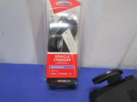 N I B Motorola Verizon Wireless Vehicle Phone Charger And A Cell Phone Holder