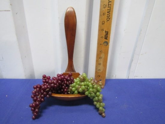 Vtg Wall Hanging Solid Wood Spoon W/ 2 Grape Clusters