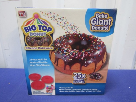 N I B Big Top Donut 3 Piece Silicone Mold Set