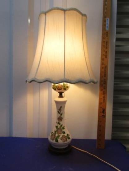 Vtg Hand Painted Milk Glass Table Lamp