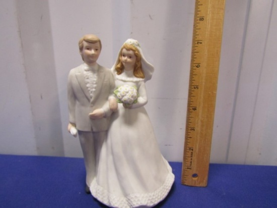 Vtg 1982 Lefton China Porcelain Bride And Groom Music Box