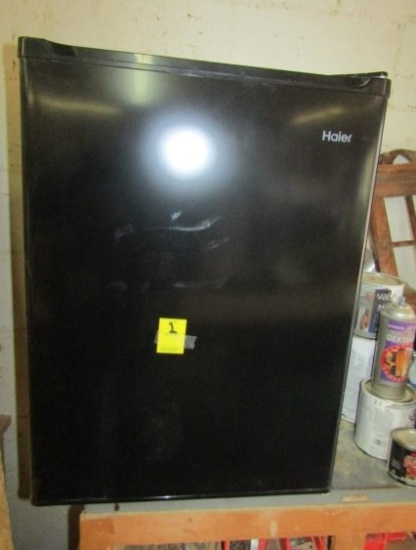 Haier 2.7 Cubic Foot Mini Refrigerator W/ Small Freezer (Local Pick Up Only )