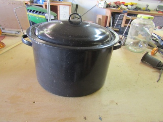 Gently Used 12 Quart Granite Ware Stock Pot W/ Rack