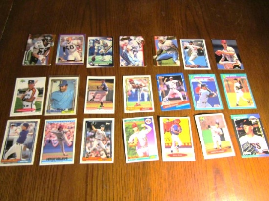 5 Football And 16 Baseball Cards From The 1980s-1990s
