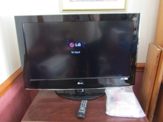 Toshiba 32" Flat Screen Television W/ Remote And Owner's Manual (LOCAL PICK UP ONLY)