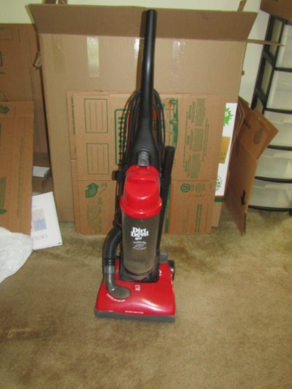 Dirt Devil Featherlite Bagless Vacuum Cleaner (LOCAL PICK UP ONLY)