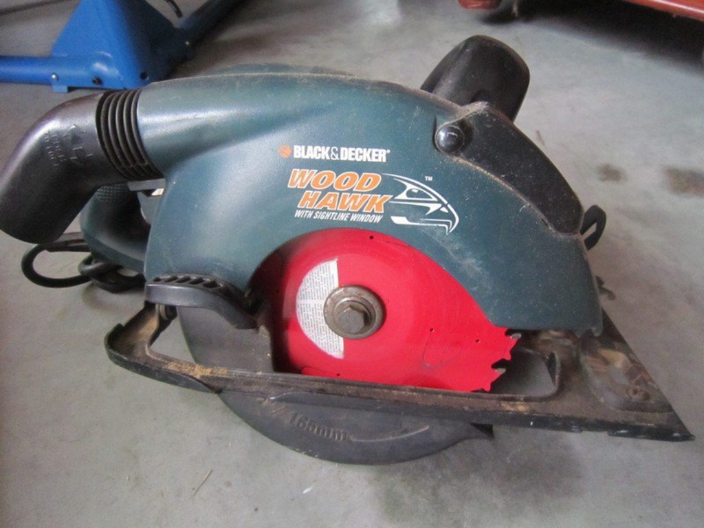 Black \u0026 Decker Wood Hawk Circular Saw 