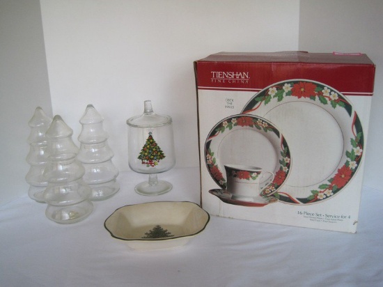 Lot - 16 Pieces, Tiensham Fine China Desk The Halls Pattern