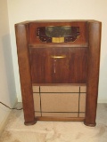 Early Zenith Radio/Cobra Phonograph Console Floor Model Mahogany Cabinet