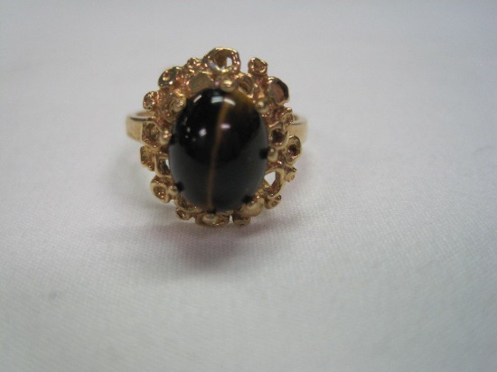 Ladies 14kt. Yellow-Gold Oval Cabochon Tiger's Eye Ring