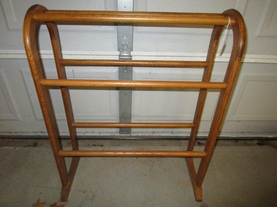 Lot - Wood Clothes Rack