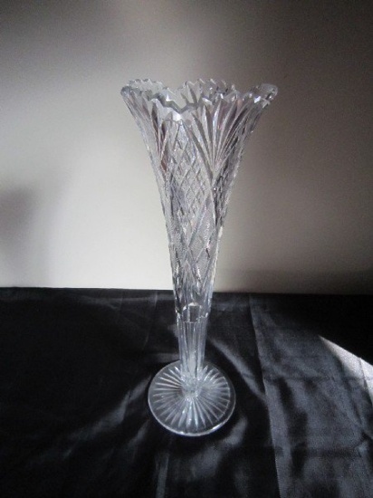 Crystal Cut Glass Vase Ornate Design Diamond Motif, Saw Tooth Rim