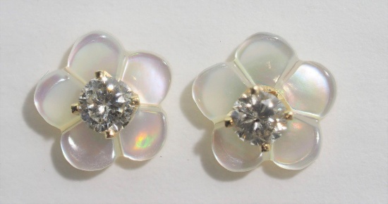 14k White Gold Diamond 0.18ct Mother of Pearl Flower Earrings
