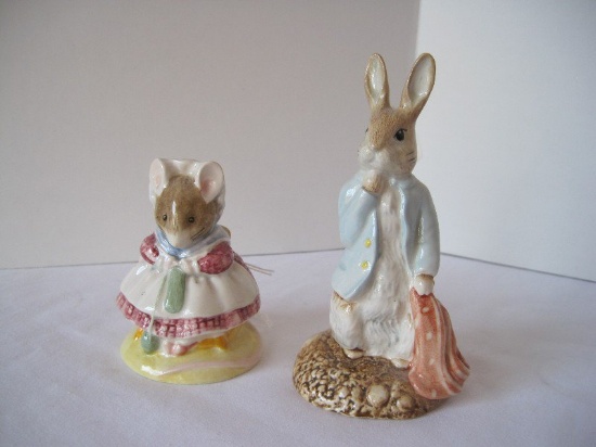 Royal Albert Bone China Beatrix Potter Old Woman Who Live in A Shoe Knitting Figurine 3 1/4"