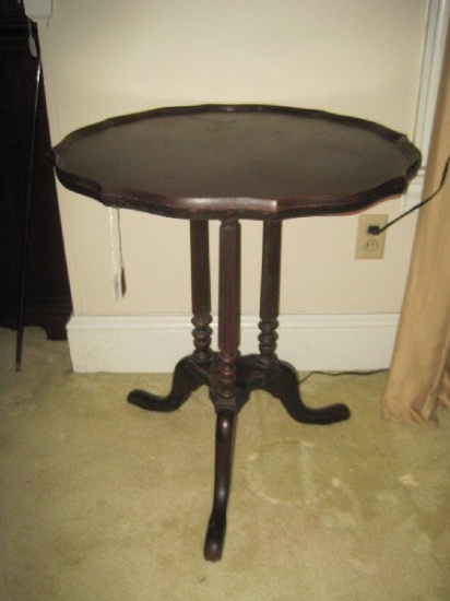 Mahogany Piecrust Table w/ Triple Reed Columns & Pedestal