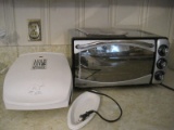 Lot - DeLonghi Toaster-Oven-Broiler & Lean Mean Fat Grilling Machine