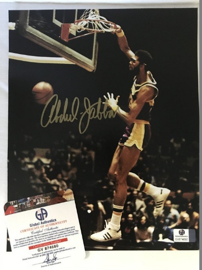 Kareem Abdul-Jabbar Signed Photograph in Sleeve w/ Global Authentics CoA