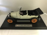 Maisto Signature Models 1917 REO Touring Die Cast Model Car 1:18 Scale on Display Stand