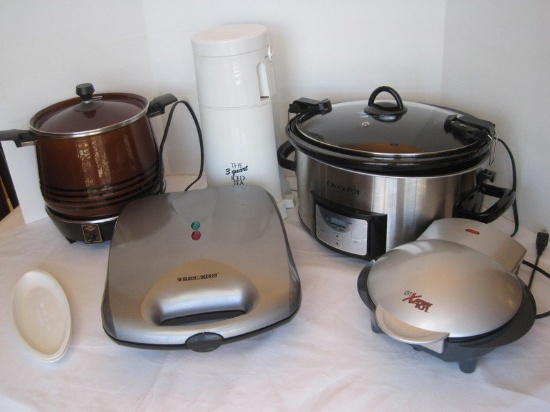 Lot - Small Appliances The 3qt Iced Tea Pot, Crock Pot, Black & Decker, West Bend, Etc.