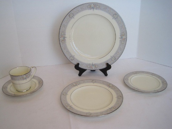 5 Pieces - Setting Noritake Bone China Van Buren Pattern Pastel Flowers on Gray