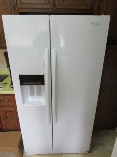 White Whirlpool Refrigerator/Freezer
