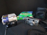 Camera Lot - Fujifilm Discovery 320 Zoom w/ Carry Case & 400 Fujifilm Camera Roll