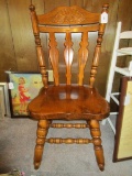 Wooden Spindle-Style Spindle-Back Carved Chair w/ Ornate/Fleur-De-Lis Carved Medallion