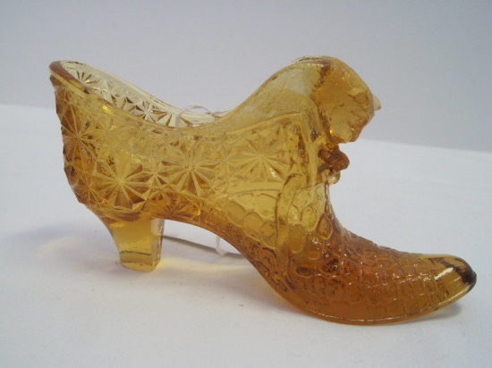 Fenton Amber Glass Daisy & Button Pattern Slipper w/ Cat