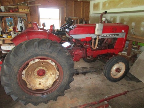 Red International Harvester Co. Model I544, Serial No.1135