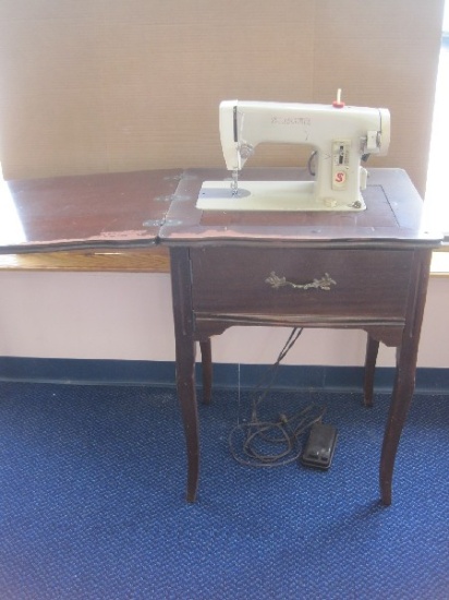 Vintage Singer Sewing Machine 293B Straight Stitch in Mahogany Cabinet, Bobbins