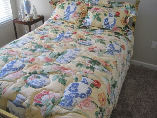 Quilted Outline Designer Comforter Oriental Floral, Fruit Bowl & Vase Design Scalloped Edge