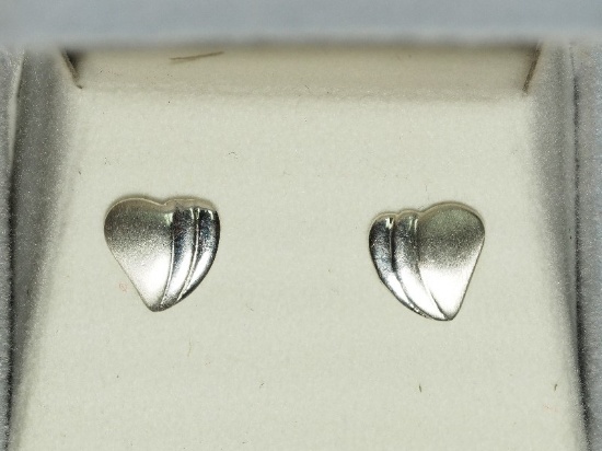 Silver Earrings Scalloped Heart Design