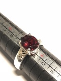 Silver Garnet Ring Approx. 4g