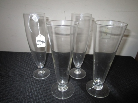2 Pilsner Glasses, 2 Flute Glasses