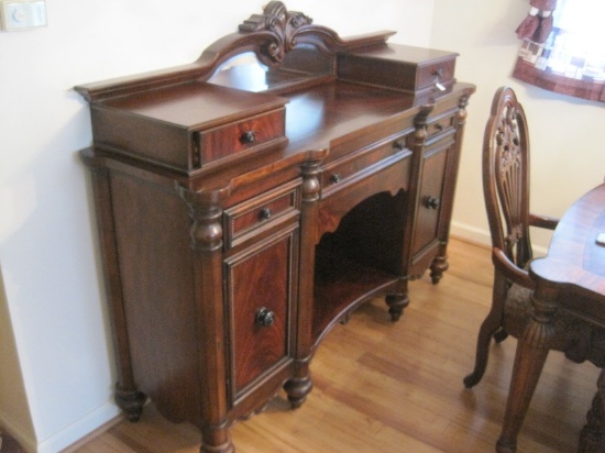 Broyhill Furniture Exquisites Traditional Style Flame Grain Mahogany Buffet