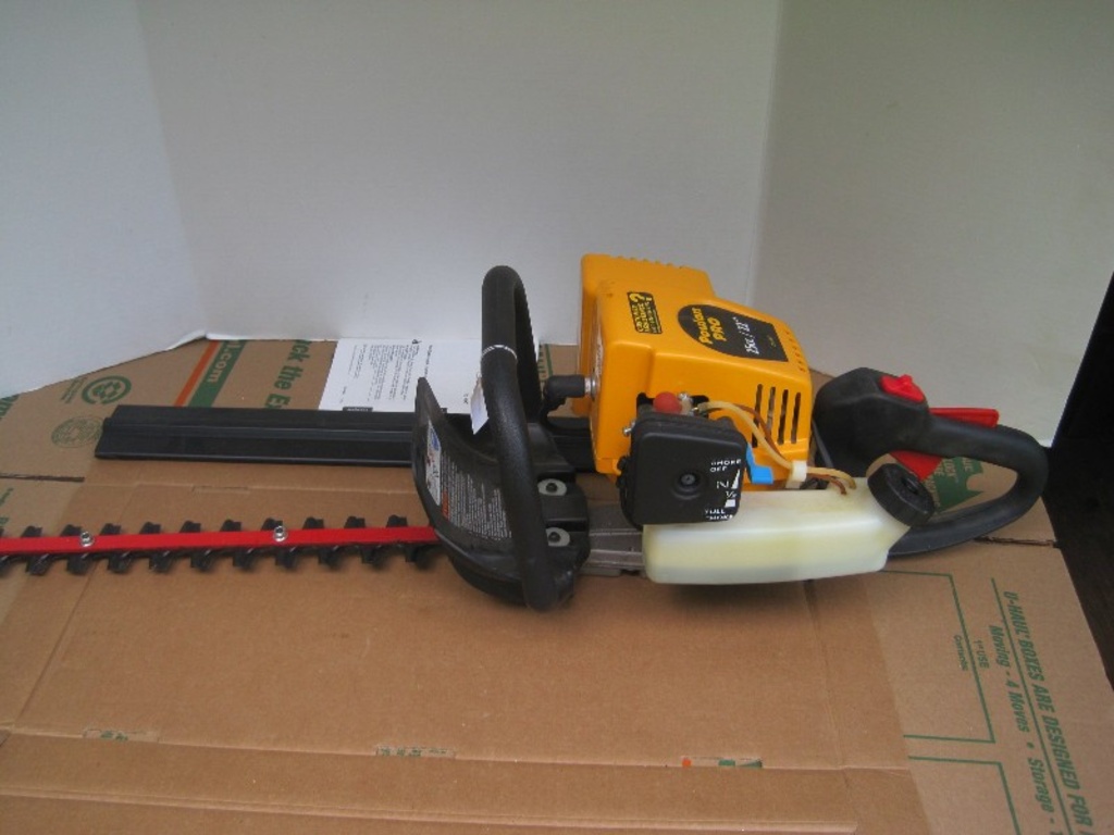 poulan gas hedge trimmer
