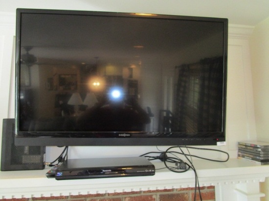 Insignia Wall Mounted HDTV 42" Corner-To-Corner Model: WS-42D40NA1A HEV.A