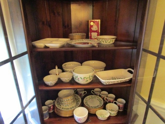 Lenox Lot - Dimension Collection Gilted Holly Pattern