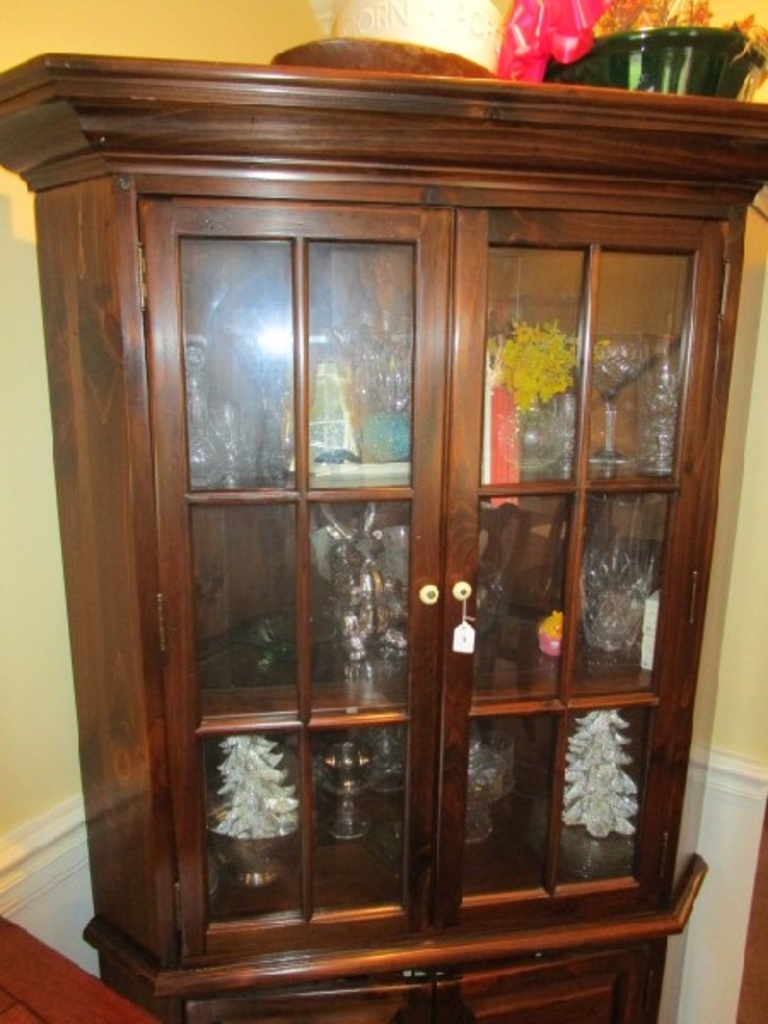 Lot Dark Wood Corner Display Cabinet W 2 Over 2 Hutch Doors 2 W