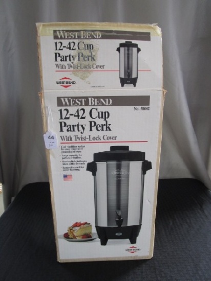 West Bend 12-42 Cup Party Park w/ Twist Lock Center in Box
